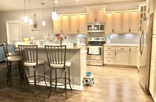 Southmont House | Luxurious Lakehouse retreat with 5 BR, 3.5 Bath, fire pit, dock and boat ramp