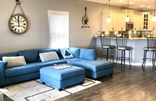 Southmont House | Luxurious Lakehouse retreat with 5 BR, 3.5 Bath, fire pit, dock and boat ramp