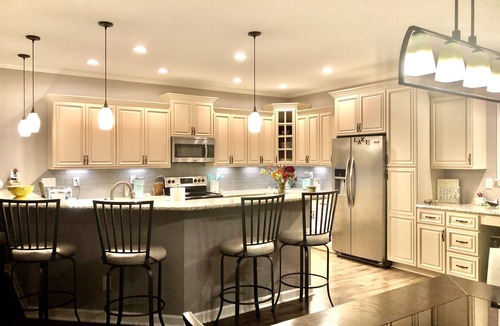 Southmont House | Luxurious Lakehouse retreat with 5 BR, 3.5 Bath, fire pit, dock and boat ramp