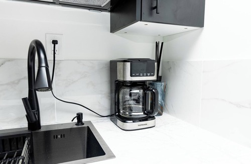 Transcona House | Luxury 1 bedroom Basement suite (Private Entrance and Free Parking)