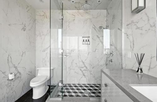 Downtown Toronto Apartment | Luxury 2BR Suite in Heart of Toronto Entertainment