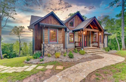 Epworth House | Luxury 3BR Mountain Cabin Hot Tub Game Room Outdoor Fireplace
