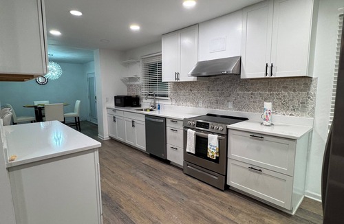 Gastonia House | Luxury 4BR Sleeps 9 Near CLT & CaroMont