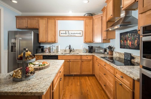 Vilas House | Luxury 5BR Home with Hot Tub, Game Room and Views
