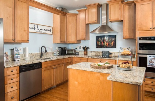 Vilas House | Luxury 5BR Home with Hot Tub, Game Room and Views
