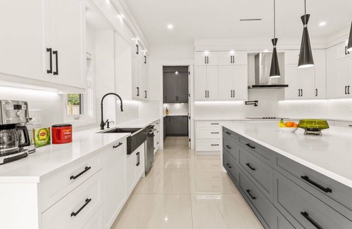 Surrey House | Luxury 6BR Family Home Near New Westminster