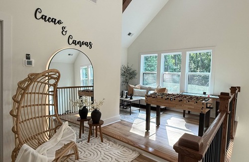 Westminster Cottage | Luxury Cabin Near Lake Hartwell –Pet-friendly, FirePlace/3 bedroom & playground