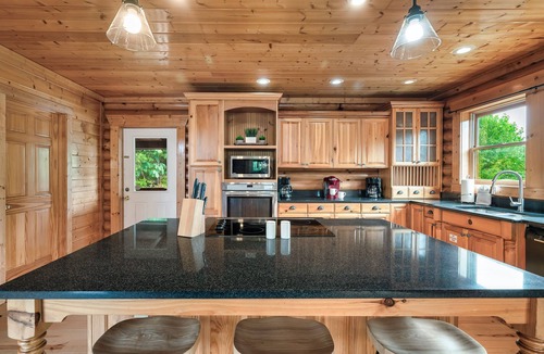 Pittman Center Cabin | Luxury Cabin w/View! Sleeps 22, Movie Rm, Game Rm!