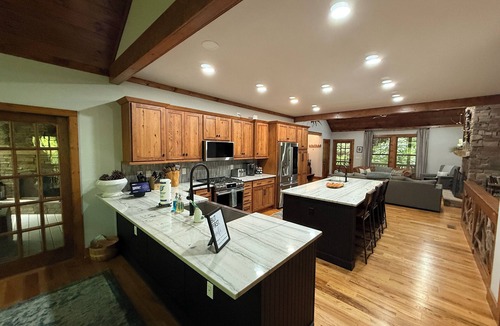 Sapphire House | Luxury Creekside Cottage, Hot Tub, Fire Pit, 4 Porches, Near Cashiers & Sapphire