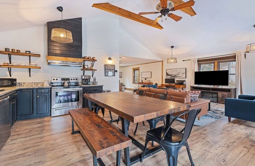 Sylva Cabin | Luxury Family Friendly Renovated Mountain Lodge w Hot Tub - Peaceful Retreat