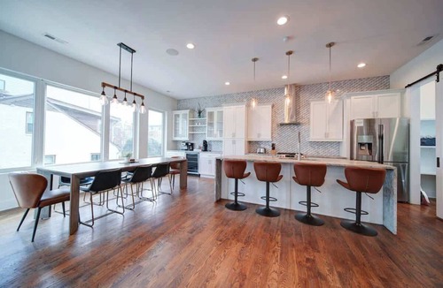 Third Ward House | Luxury Getaway: Hot Tub, Grill, Near Uptown!