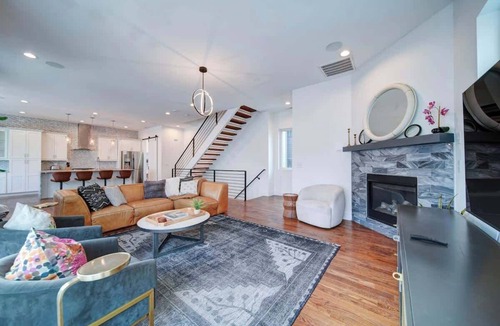 Third Ward House | Luxury Getaway: Hot Tub, Grill, Near Uptown!