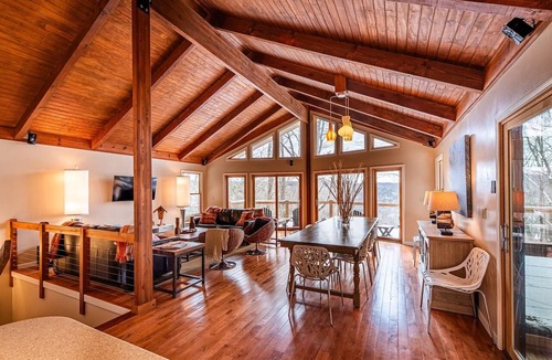 Hico Cabin | Luxury home on The Meadow River with stunning view of the river canyon