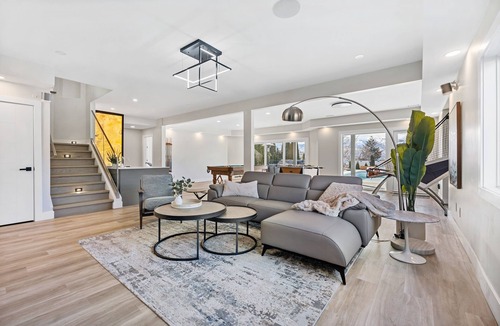 Central Okanagan House | Luxury Kelowna House w/Pool and Sauna
