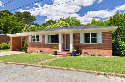 Clayton Villa | Luxury King 125 year historic home 2 blocks from Main St