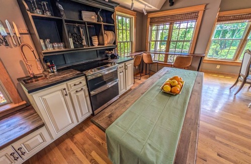Smithfield Apartment | Luxury King Bedroom Retreat in Historic Smithfield with waterway views