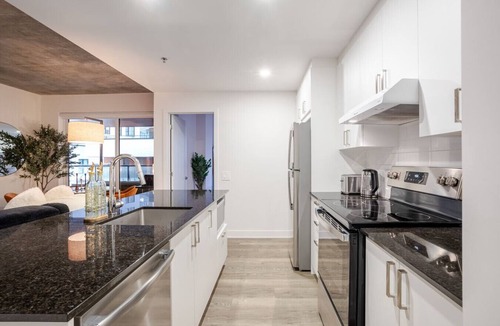 Griffintown Apartment | Luxury Living in MTL | Free Parking