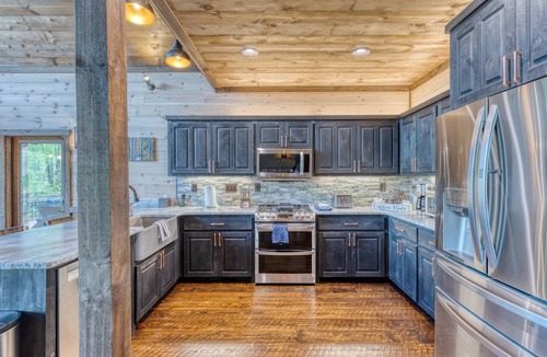 Epworth Cabin | Luxury Mountain Cabin for Families & Groups | 4 King Bedrooms + Hot Tub