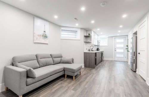 Little Italy Apartment | Luxury Suite by Kensington Market Downtown Toronto