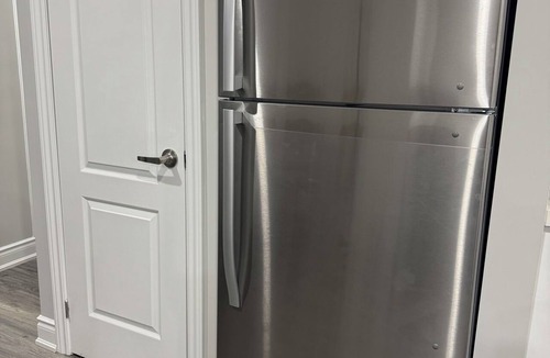 Halton Regional Municipality Apartment | Luxury Suite Milton Parking Kitchen Internet