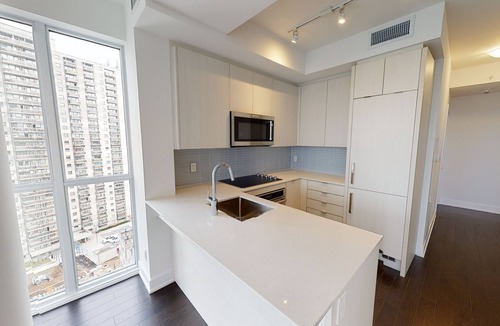 Midtown Toronto Condo | Luxury Toronto 3 bed 2 bath condo by 8 Subways! Yorkville/Annex