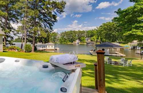 Myrick Estates House | 💥Luxury Waterfront Retreat Fully Renovated HotTub Kayaks Paddle board Gameroom