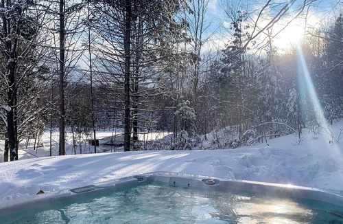 Sainte-Ann-des-Lacs Ski Chalet | Magnificent New Cottage for Rent - Near St-Sauveur