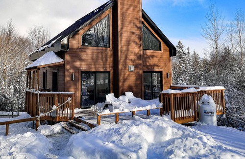 Sainte-Ann-des-Lacs Ski Chalet | Magnificent New Cottage for Rent - Near St-Sauveur