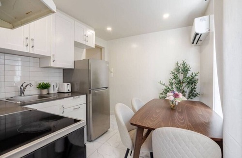 Cote-Des-Neiges—Notre-Dame-De-Grace Apartment | Magnificent Apartment in Montréal