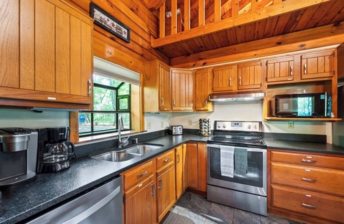 Union Hall Cabin | Main Channel Lots of Water. Soak in a one-of-a-kind oak-barrel hot tub, play a game of pool, and watch the sunrise over the Lake. The Lodge at Pine Haven — a spacious lakefront log home on an 8-acre micro-resort. Book one cabin or all 5 (sleeps 36).