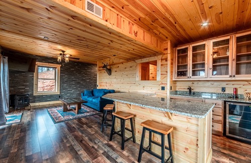 Boomer Cabin | Majestic Oasis - Stunning views, hot tub, fireplace, outdoor fire pit, Wi-Fi