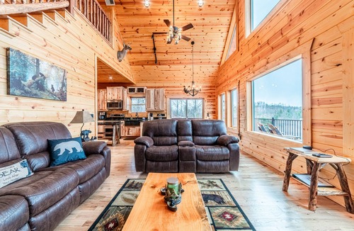 Boomer Cabin | Majestic Oasis - Stunning views, hot tub, fireplace, outdoor fire pit, Wi-Fi