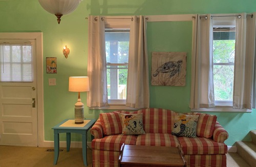 Willoughby Spit House | Manor and Mutts #2 - Beach Front, Pet Friendly, Wi-Fi, Parking, W/D, King Bed
