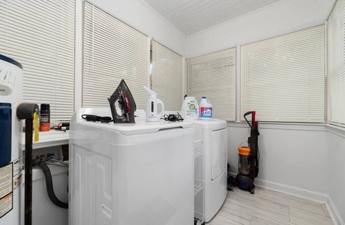 Gastonia House | "Maple Cottage" - Spacious 4BR Family Home in Safe Neighborhood in Gastonia