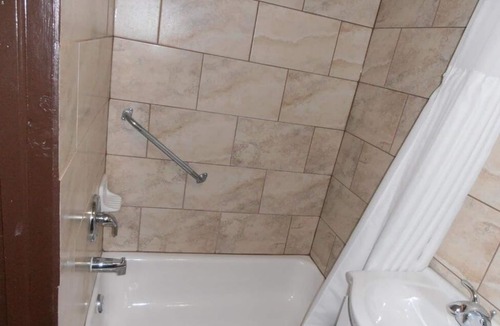 Orillia Hotel | Maples Motel
