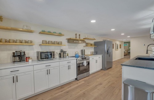 Manning House | Marvelous Manning - 4Bdr + Game Room +Waterfront!