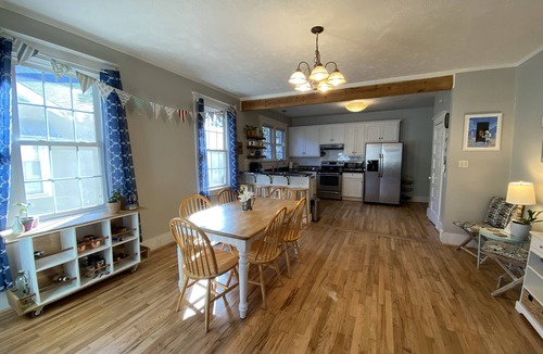 Midtown House | Master’s Getaway: 10 mins from National; 30 s walk from AMAZING coffee & drinks!