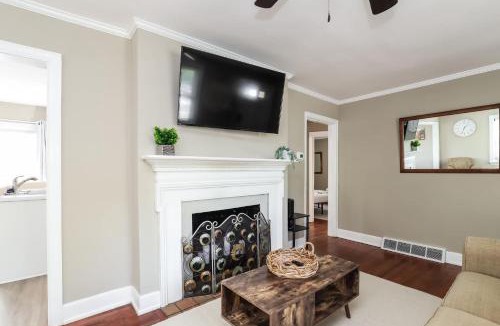 Greensboro House | Maywood Sanctuary Stylish 3BR, 8 Min to Coliseum & UNCG