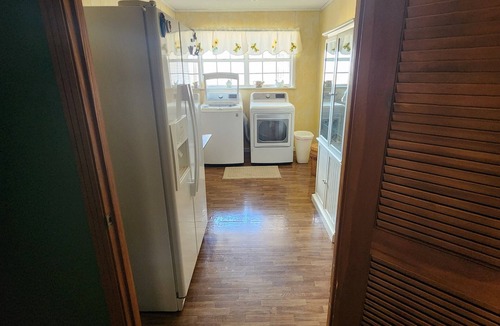 McEwen House | MEMAW'S Spacious 4 bedroom house with a pool & big yard! Golf course 1 mileaway.