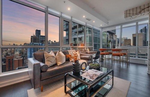 Downtown Toronto Apartment | Mercer Suites - Toronto's Entertainment District