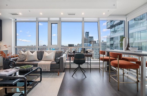 Downtown Toronto Apartment | Mercer Suites - Toronto's Entertainment District