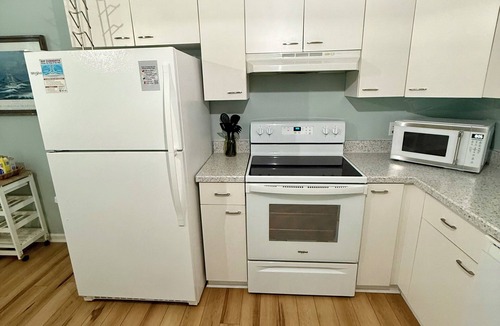 Emerald Isle House | Middle of the Row Duplex, Quiet, and Cozy, 3 bed/2 bath