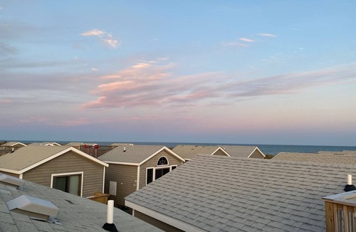 Hatteras Condo | "Might as Whelk" is a spacious beachy cabana!