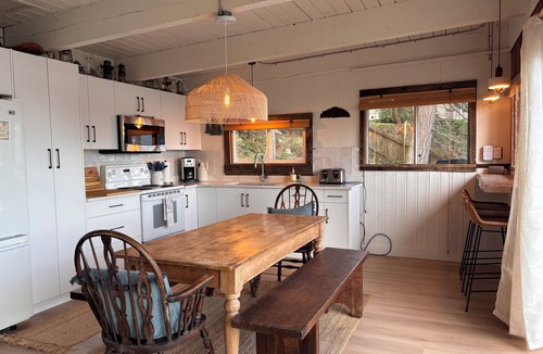 Bowen Island Apartment | Miller Oceanfront Retreat | Cabins by the Sea