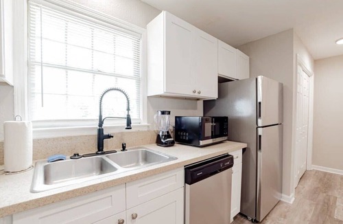 Irmo House | Mins to Lake Murray & Downtown! The Royal Retreat