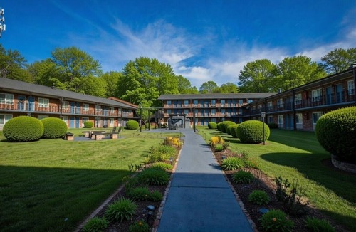 Sheffield Park Apartment | Mins to Uptown*Hospitals*Stadiums*Arenas & Museums