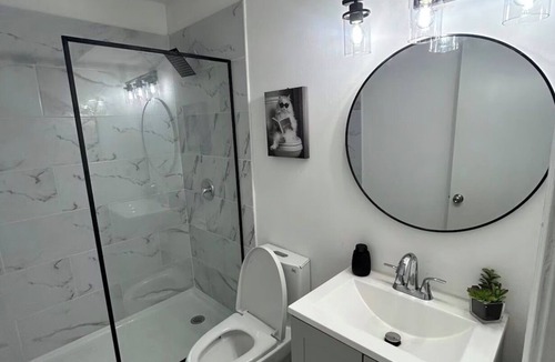 West Memphis House | Minutes to Beale Street! Quiet Comfort in West Memphis