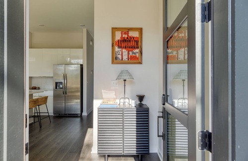 McFerrin Park House | Minutes to Broadway | Chic Newly Built 4BDR w/Balcony | 98 Degrees by AvantStay