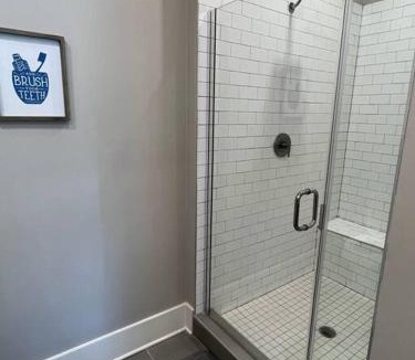 Commonwealth Apartment | Modern 1BD Studio Apt in Plaza Midwood with Community Pool