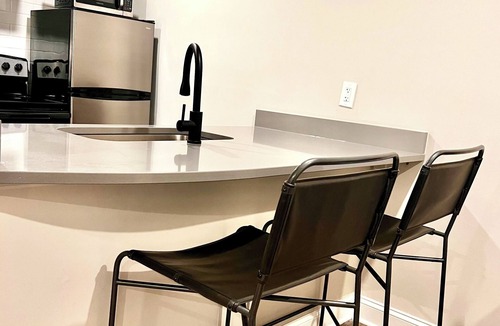 Charlotte Condo | Modern 1BR Condo with Gym WiFi and Dog Park Near NoDa and Uptown